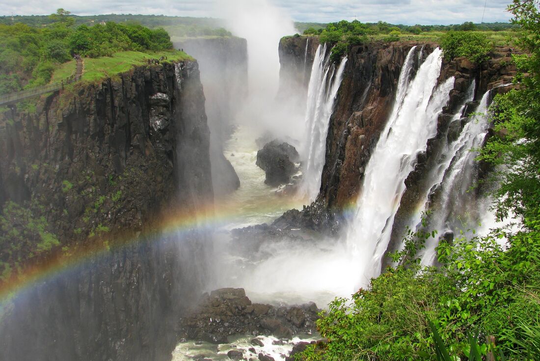 zimbabwe_zambia_victoria-falls_rainbow-gorge-landscape