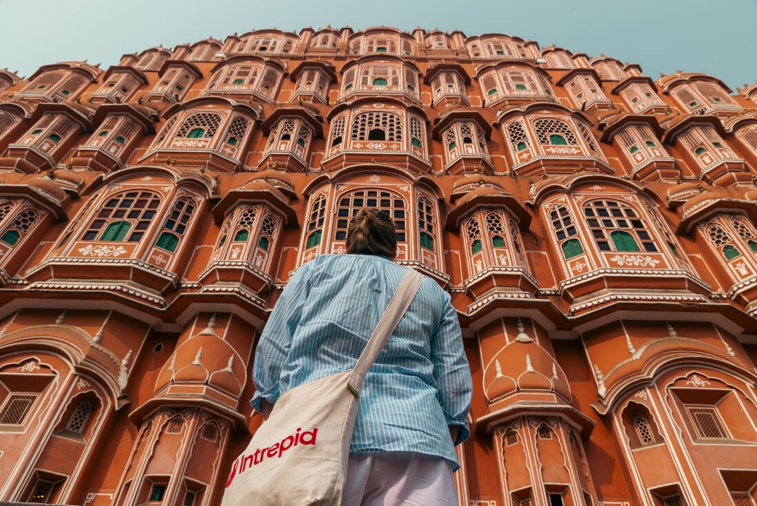 Intrepid traveller stands before the Hawa Mahal in Jaipur