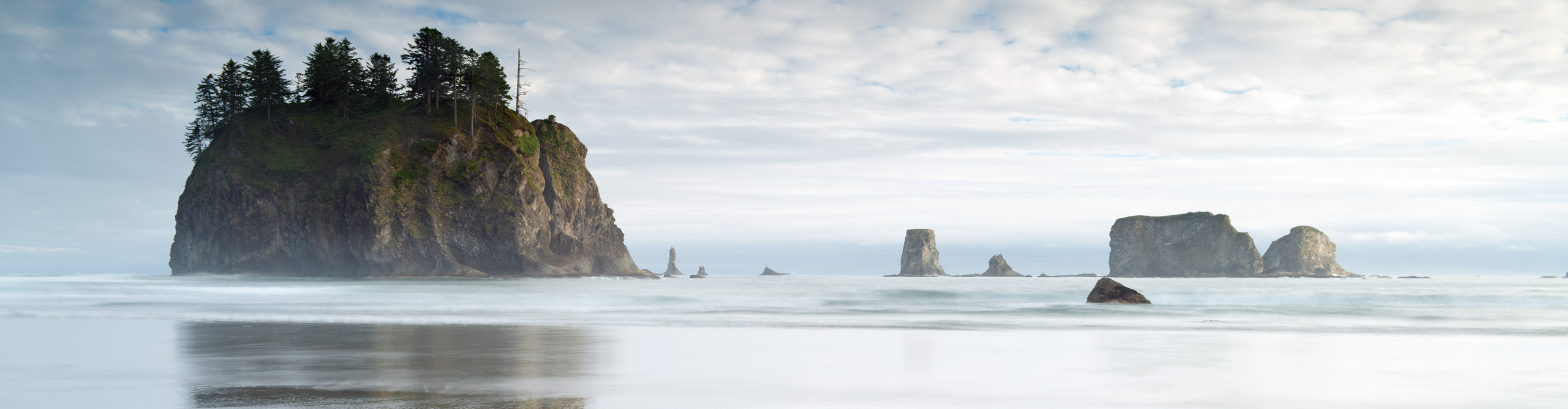The beautiful Second Beach on the olympic National Park Coast, on a cloudy day La Push, W.A, USA.