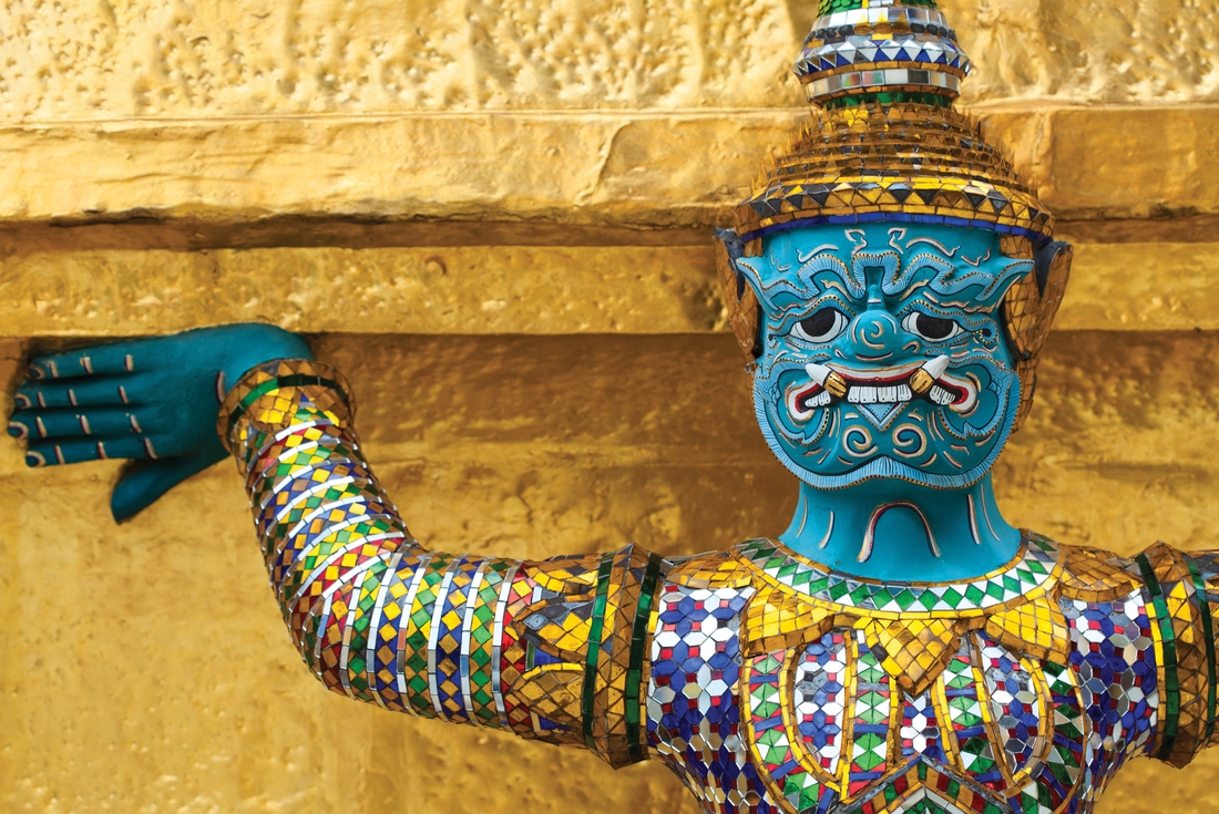 thailand_bangkok_grand-palace_colourful-buddha