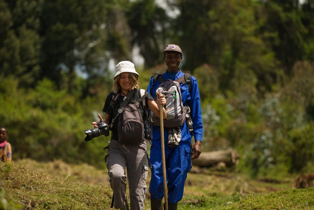 rwanda_traveller-local-walking