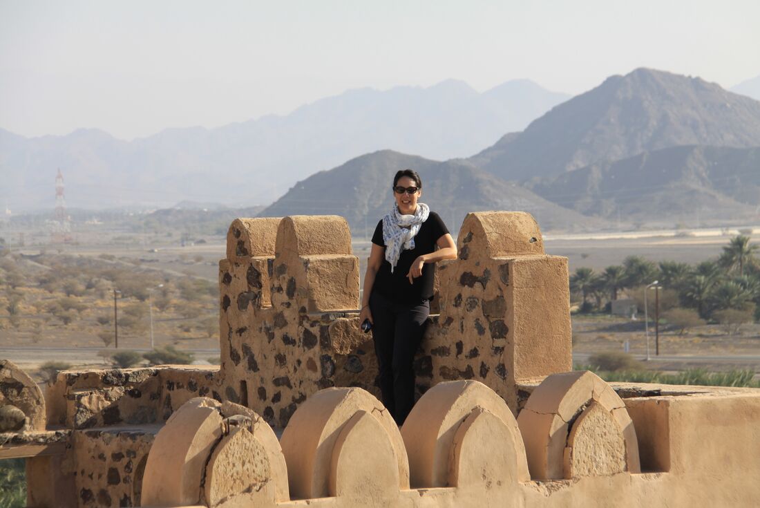 Intrepid traveller poses on the battlements of Nizwa Fort in Oman