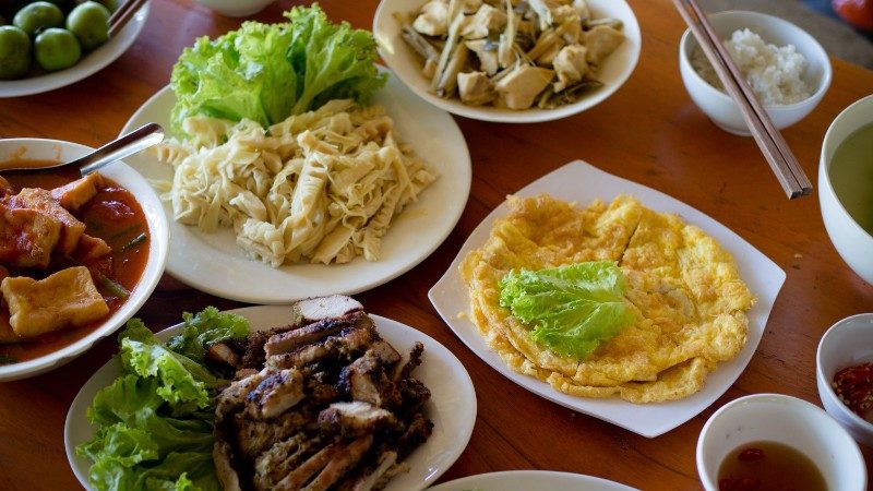 Delicious local feast in Da Bac