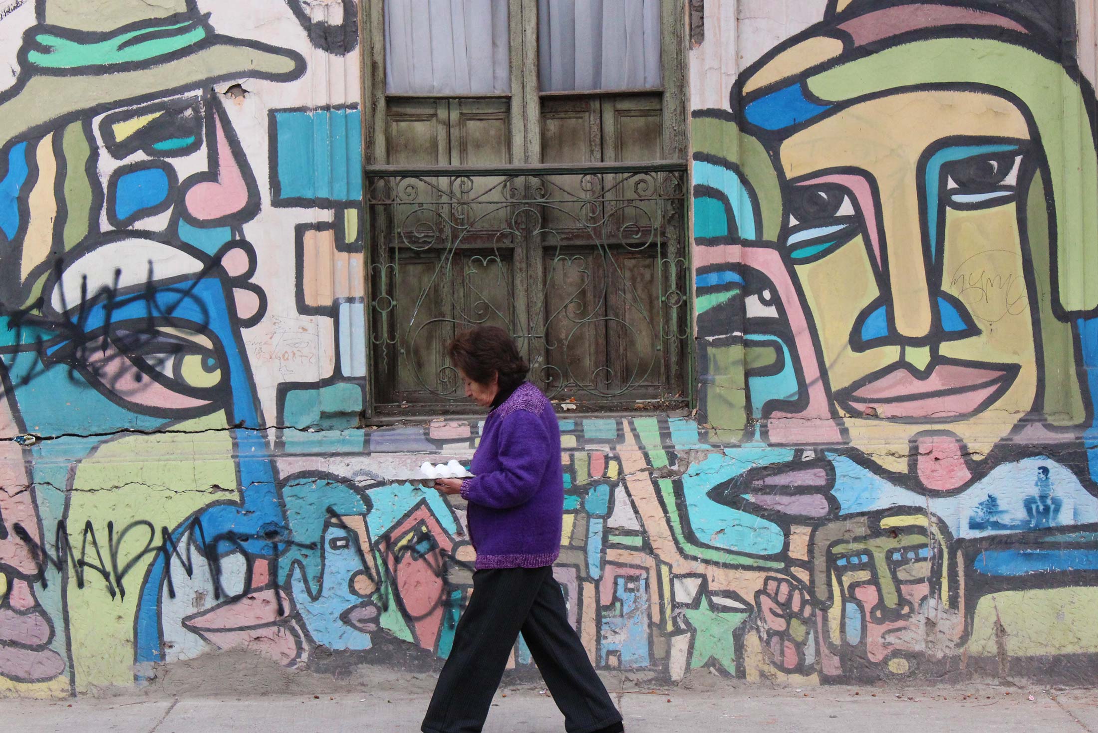 chile_santiago_street-art_woman