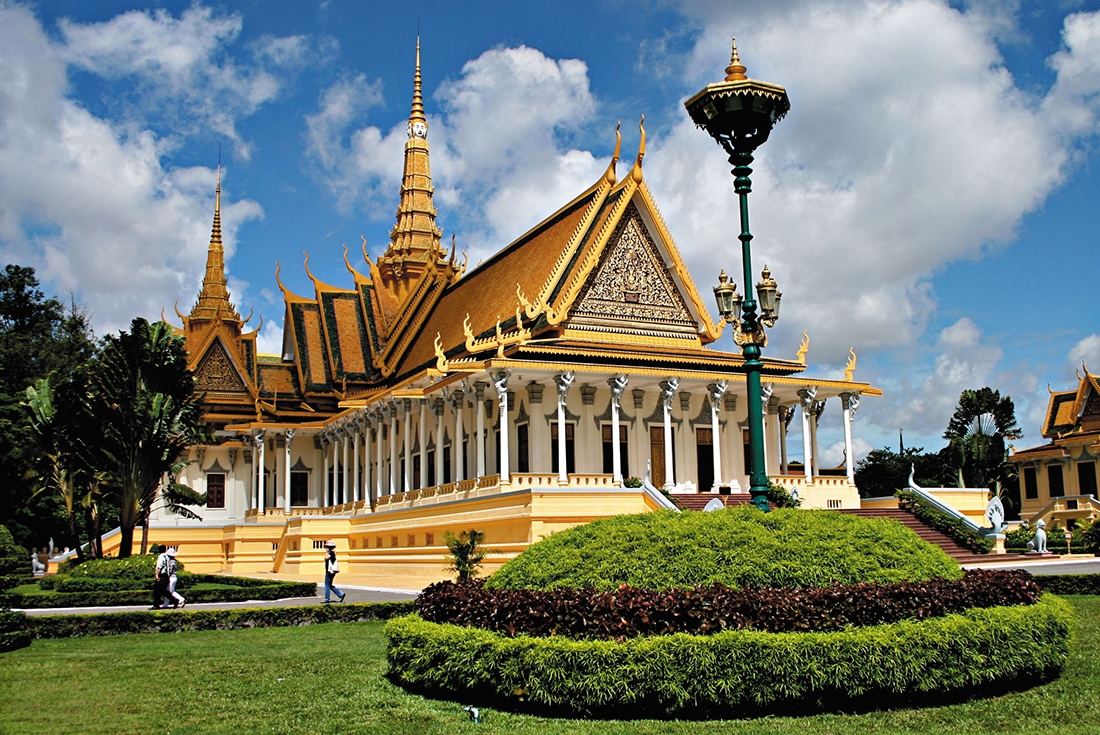 cambodia phnom penh royal palace garden