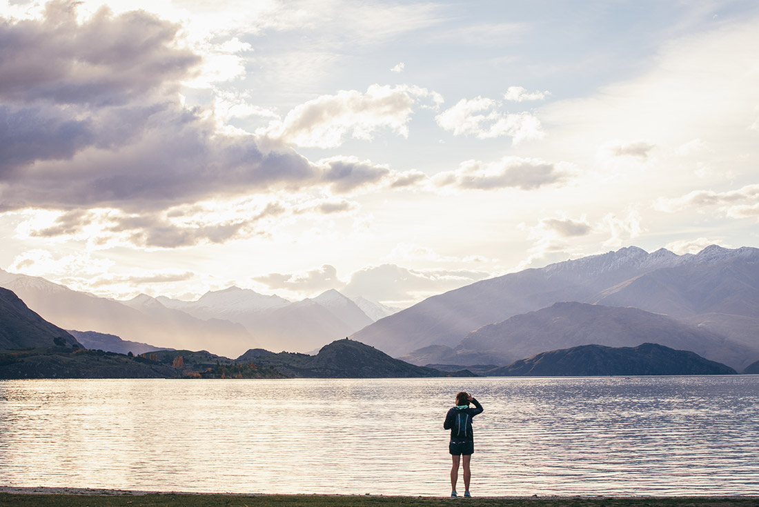Traveller in front of Lake Wanaka, New Zealand