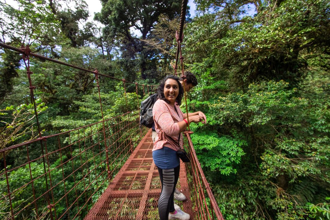 Traveller crosses suspension bridge in Costa Rica