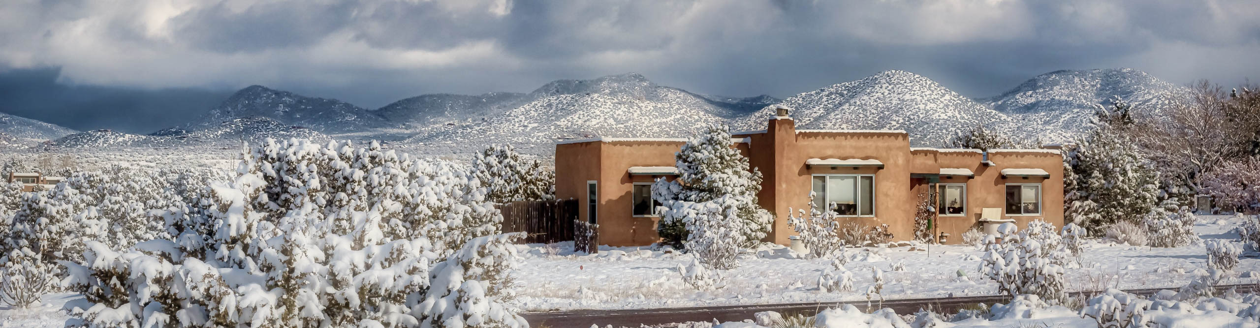 Snow on the hills and building of Sante Fe, New Mexico, USA