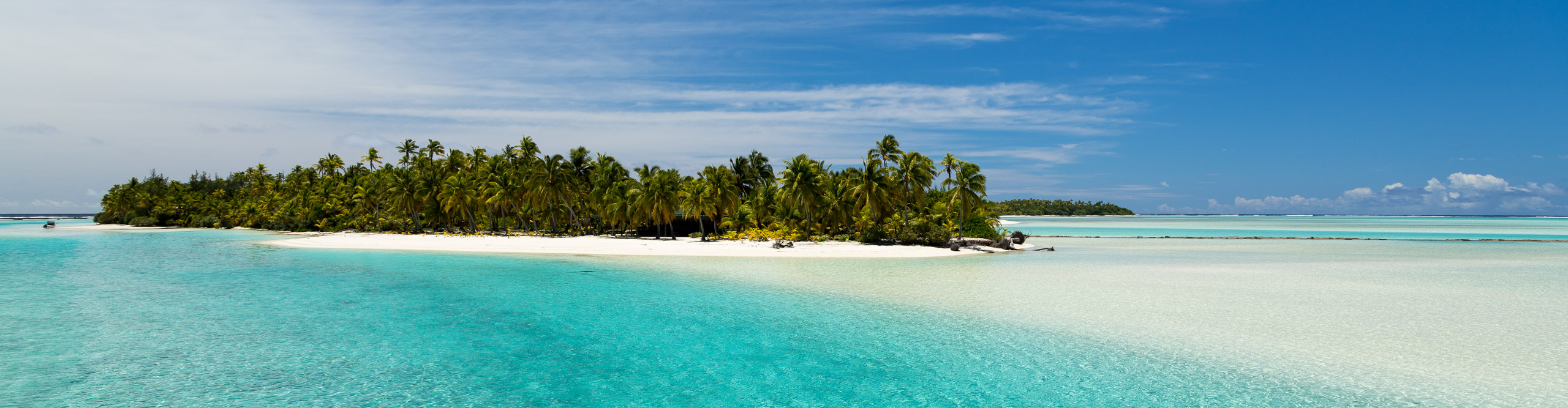 One foot island, with pure white sand, crystal lear waters and palm trees, Aitutaki, Cook Islands