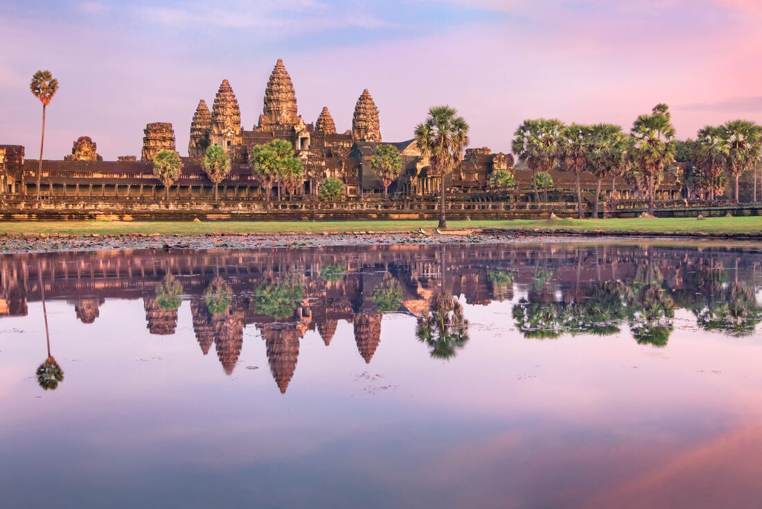 cambodia_angkor-wat_reflection_pink-sky