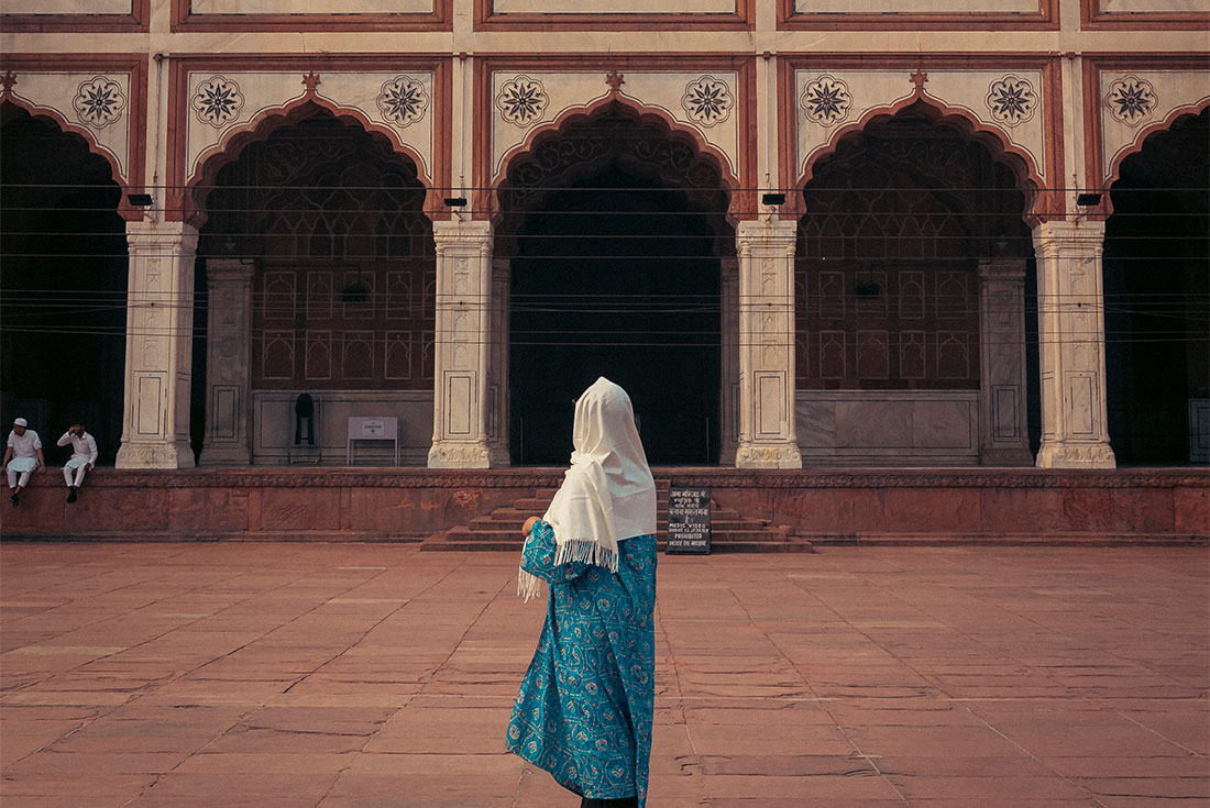 Intrepid traveller stands in awe in the coutyard of the Jama Masjid mosque in Delhi, India