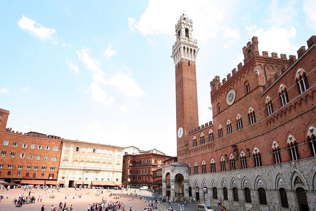 ZMPI - Overview of the Piazza del Campo in Siena, Tuscany