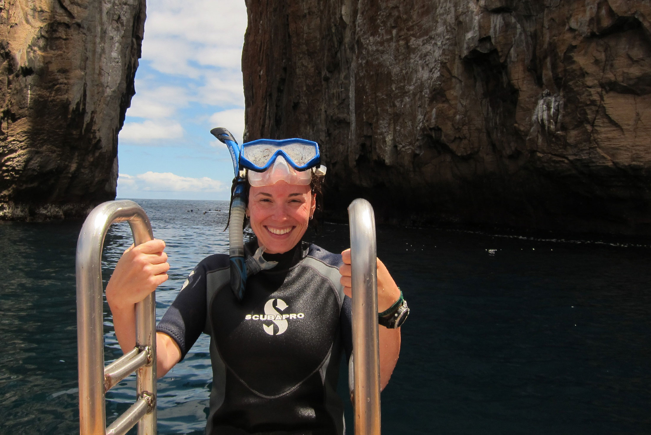 galapagos-islands_smiling_woman_snorkelling