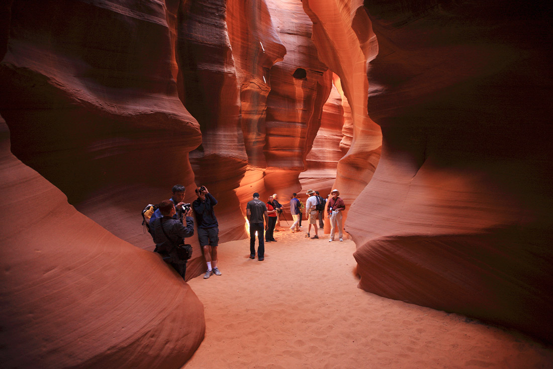 Travellers exploring Antelope Canyon in Arizona, U.S.A.