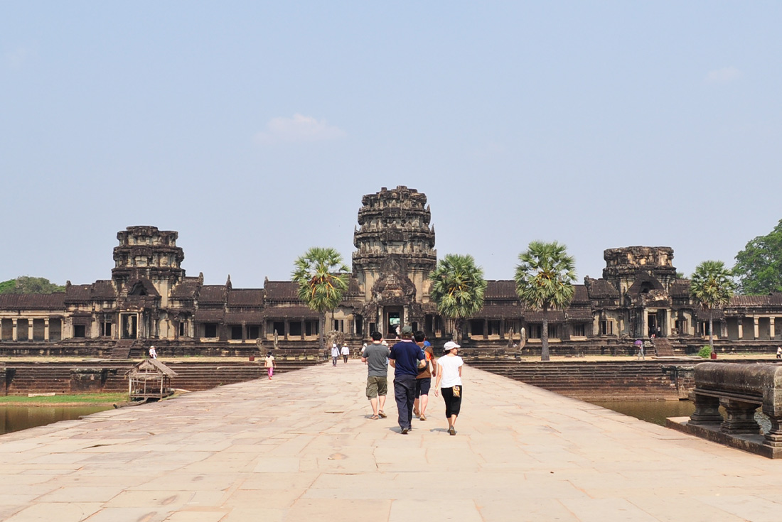 TKPC - Walking group tour of the Angkor Wat temple