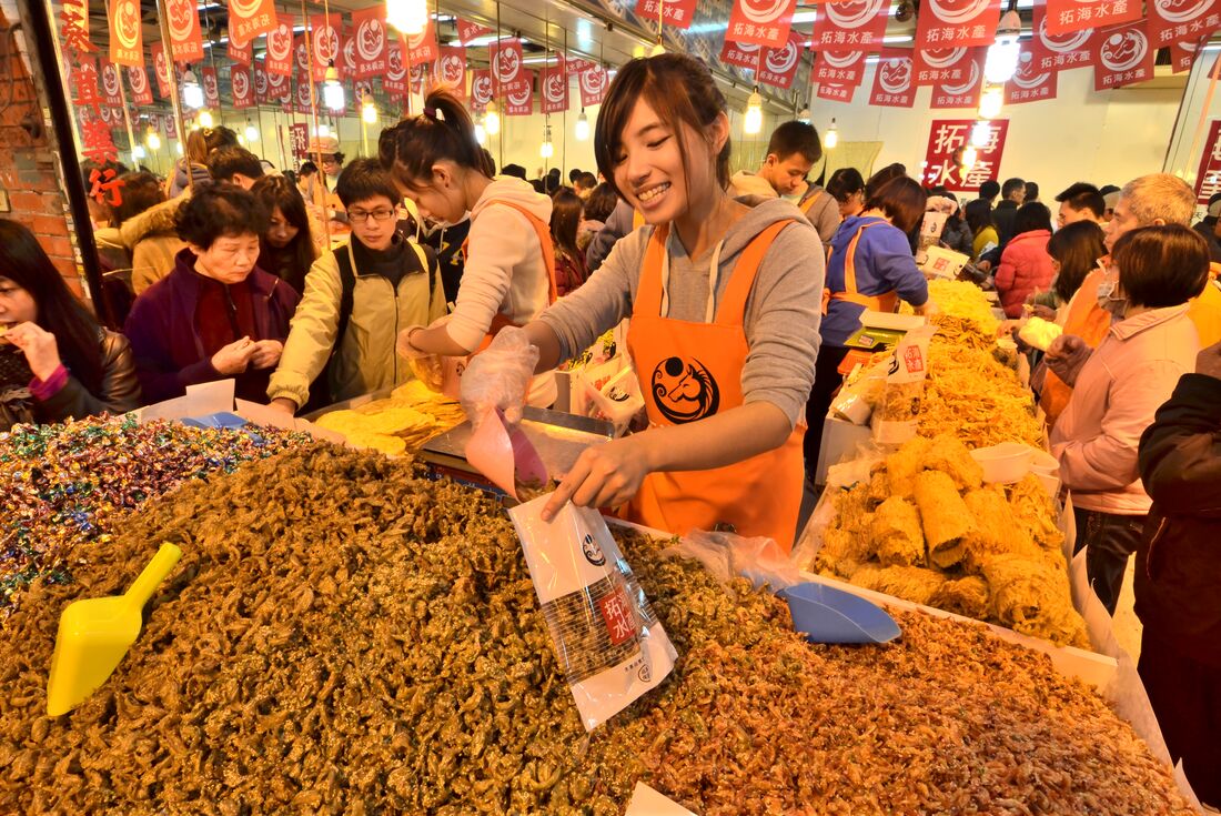 Explore the many Taiwanese night market treasures