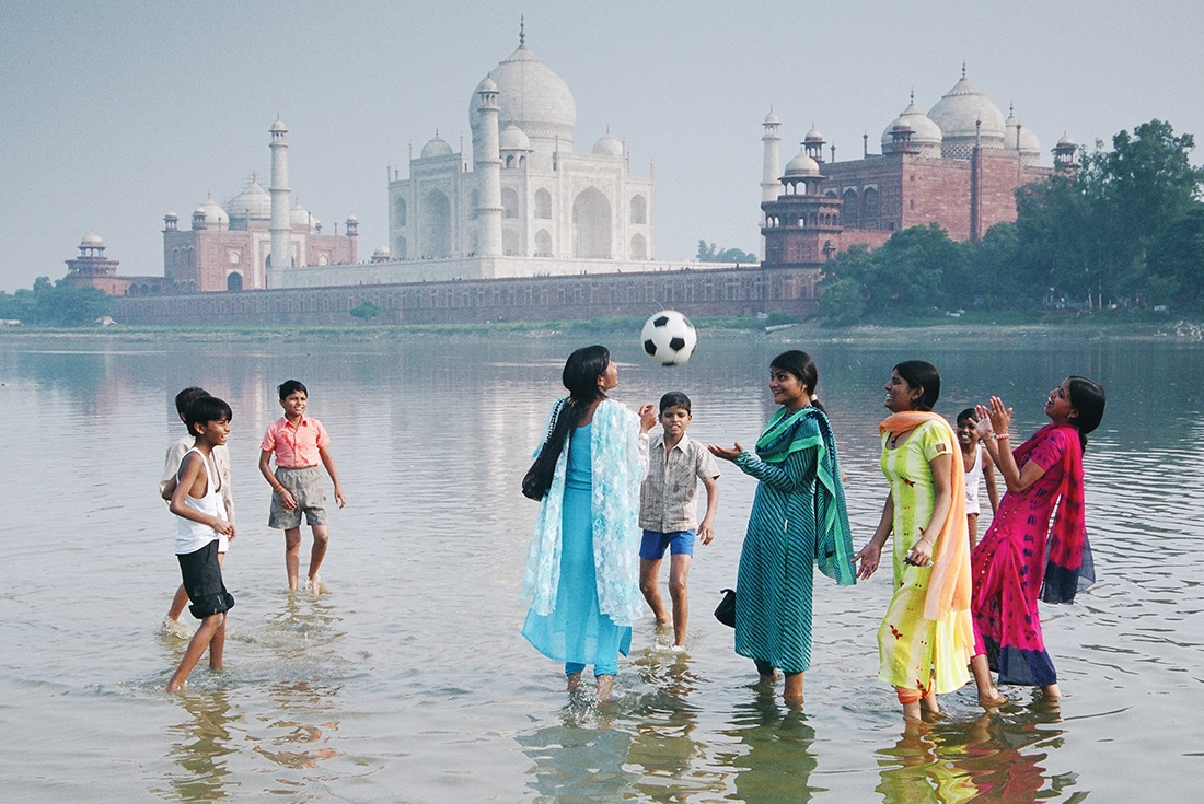 india agra taj mahal soccer