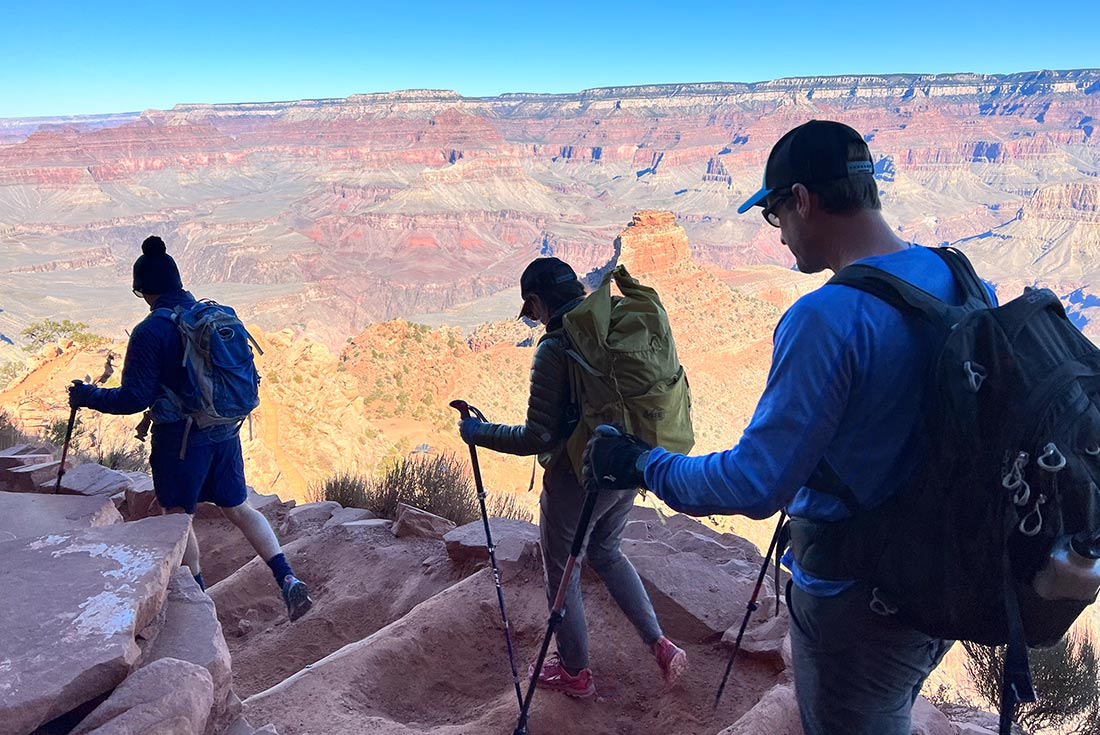 Travellers group hiking around the Grand Canyon in Arizona, U.S.A.
