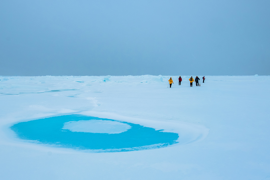 Group of travellers on Lancaster Sound Ice Walk
