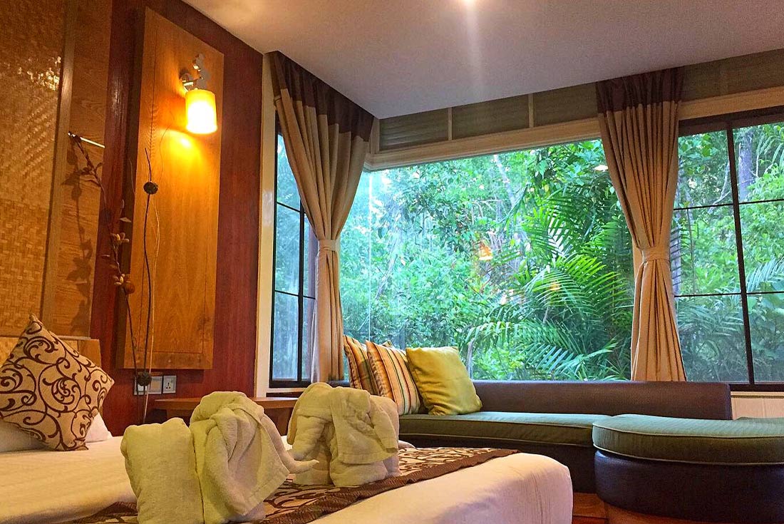 TMPB - Borneo Feature Stay: Kingabangtan Wetlands Resort twin room interior wide angle view